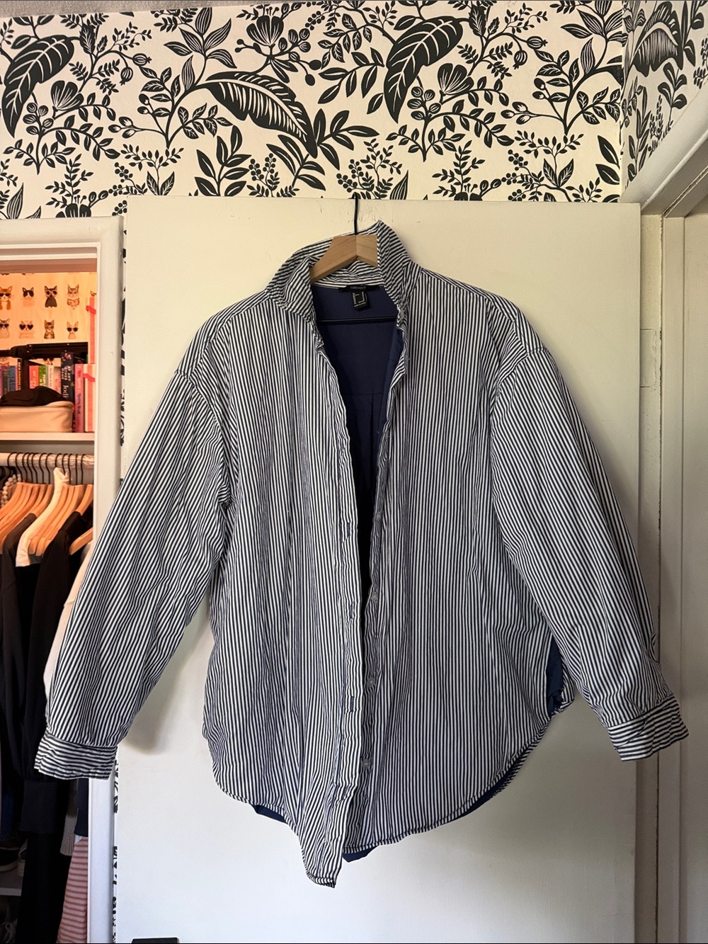Forever 21 Blue & White Striped Lightweight Shirt Jacket